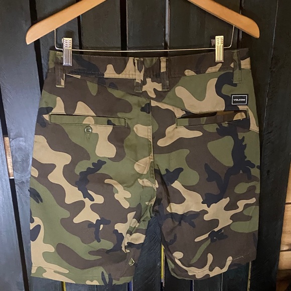 NWT Volcom FRCKN Stacker camouflage Men's Shorts size 30x8.5 - Picture 8 of 10